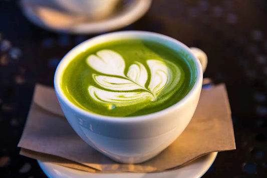 De waarheid achter matcha latte poeders en waarom je beter je eigen matcha latte kunt bereiden