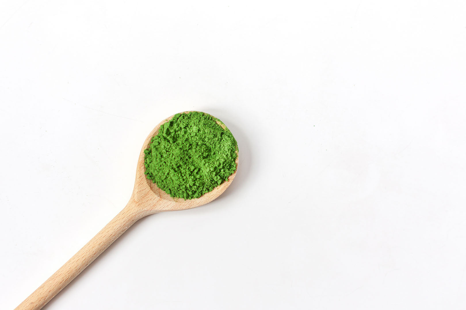 Sakura Slik Matcha op bamboe lepel chashaku